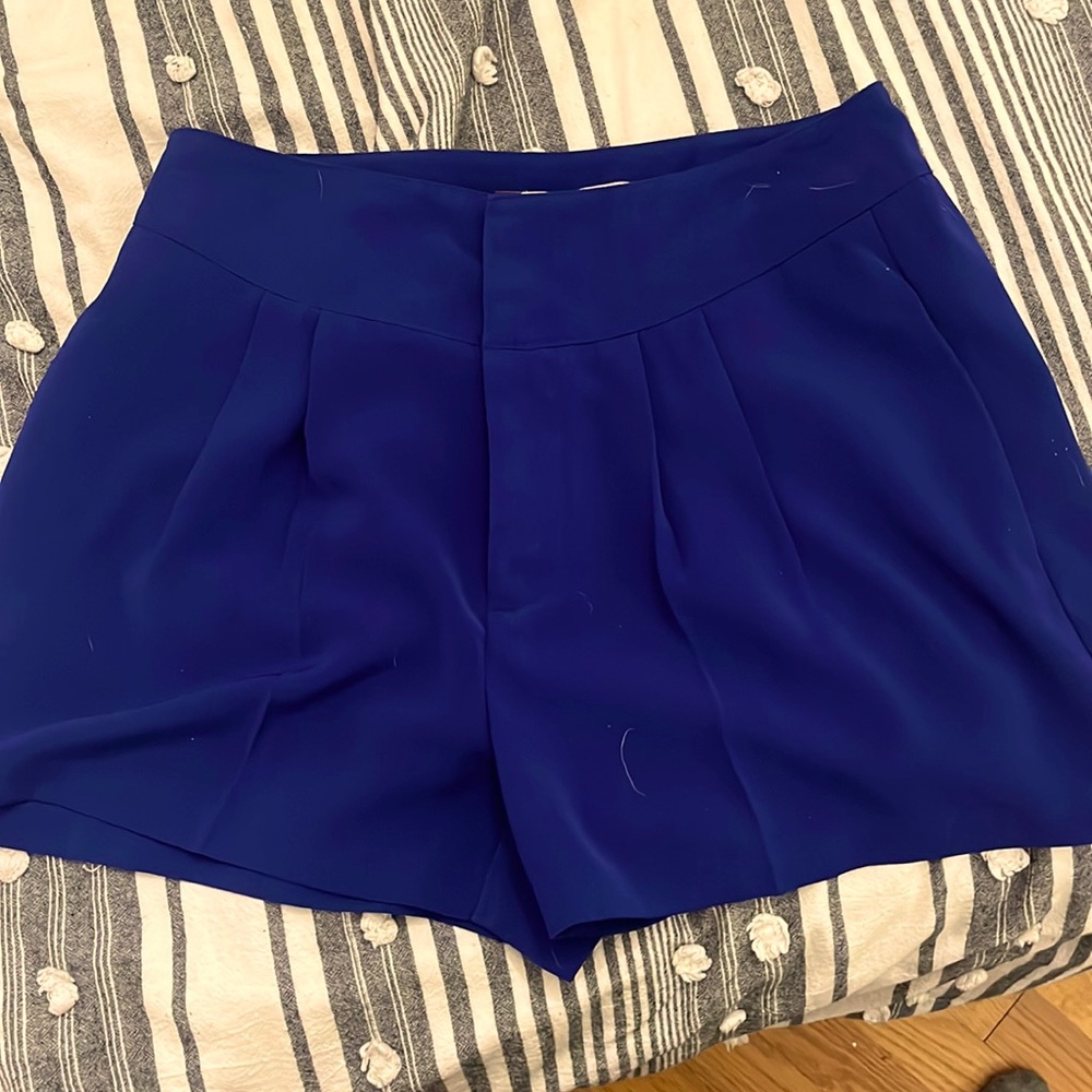 Jennifer Lopez blue shorts